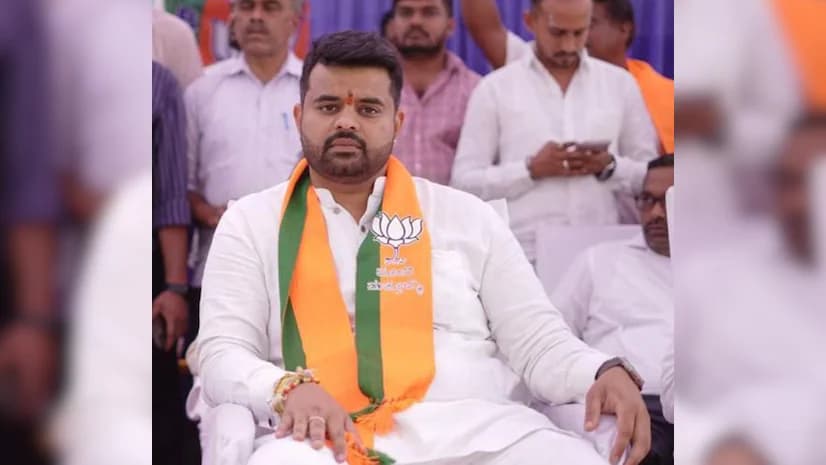 (L-R) Prajwal Revanna with father H D Revanna. (Photo: H D Revanna/ X)