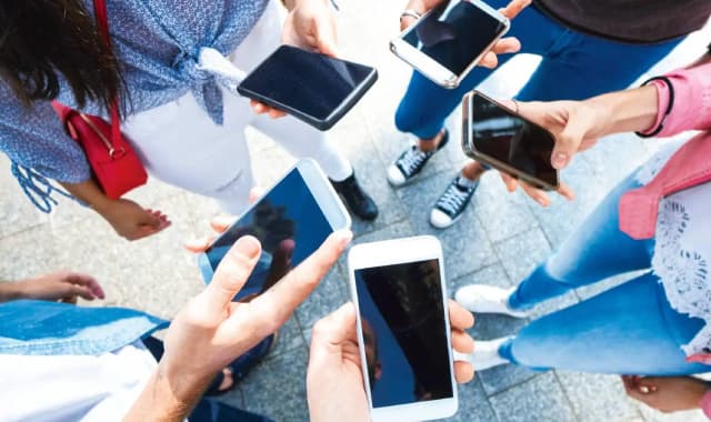 Netflix cheapest mobile phone launch plan