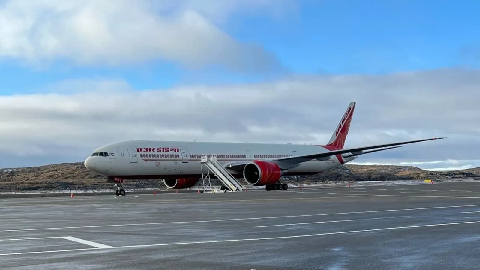 The new Lady Justice statue in the Supreme Court has shed its blindfold(X/@BimalGST)