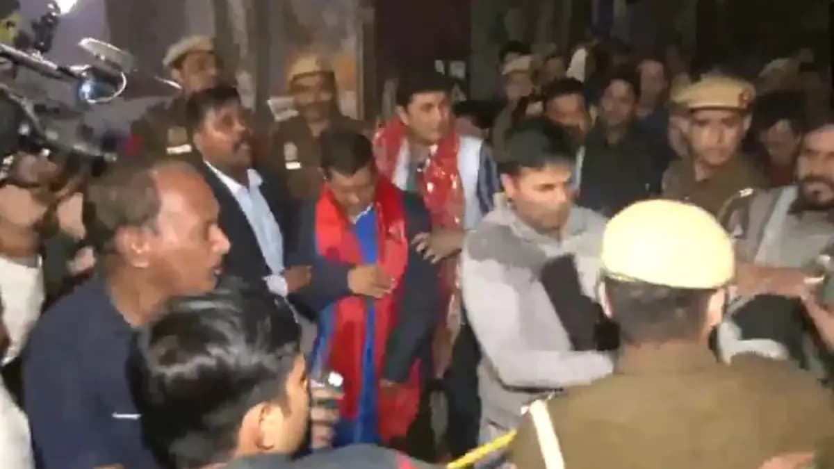 Shiv Sena (UBT) chief Uddhav Thackeray with party leader Sanjay Raut during a press conference after the results of the Maharashtra Assembly elections, in Mumbai, Nov 23.