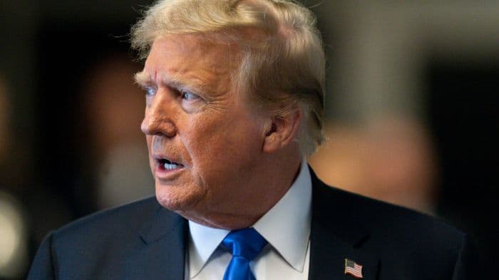 Joe Biden presenting US' highest civilian honor to Hillary Clinton